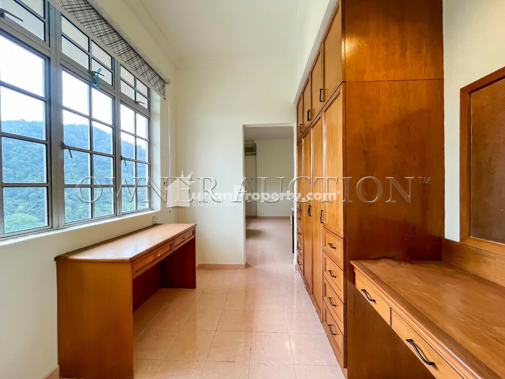 Condo For Auction at Casa Mila Victoria