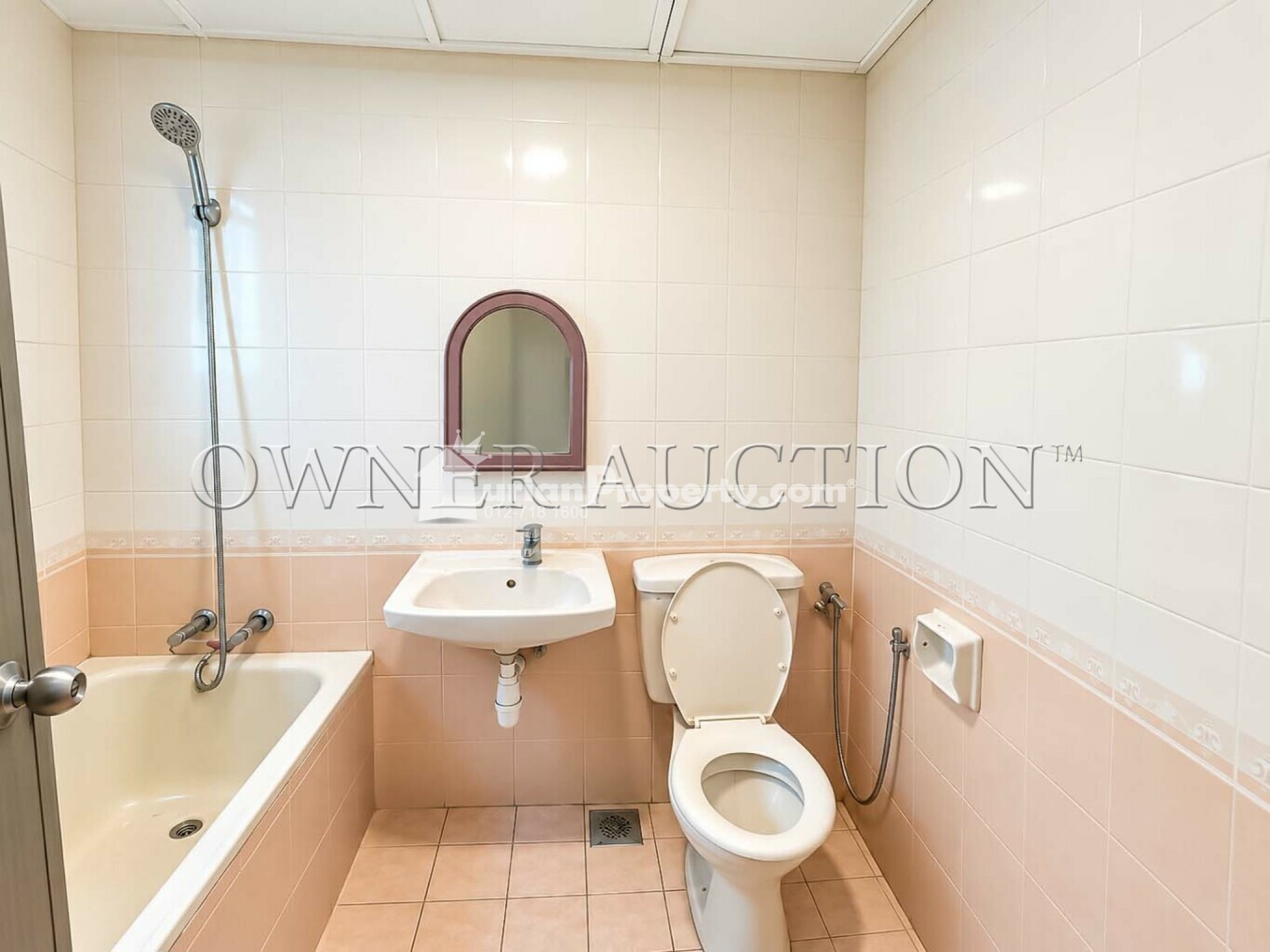Apartment For Auction at Larkin Utama