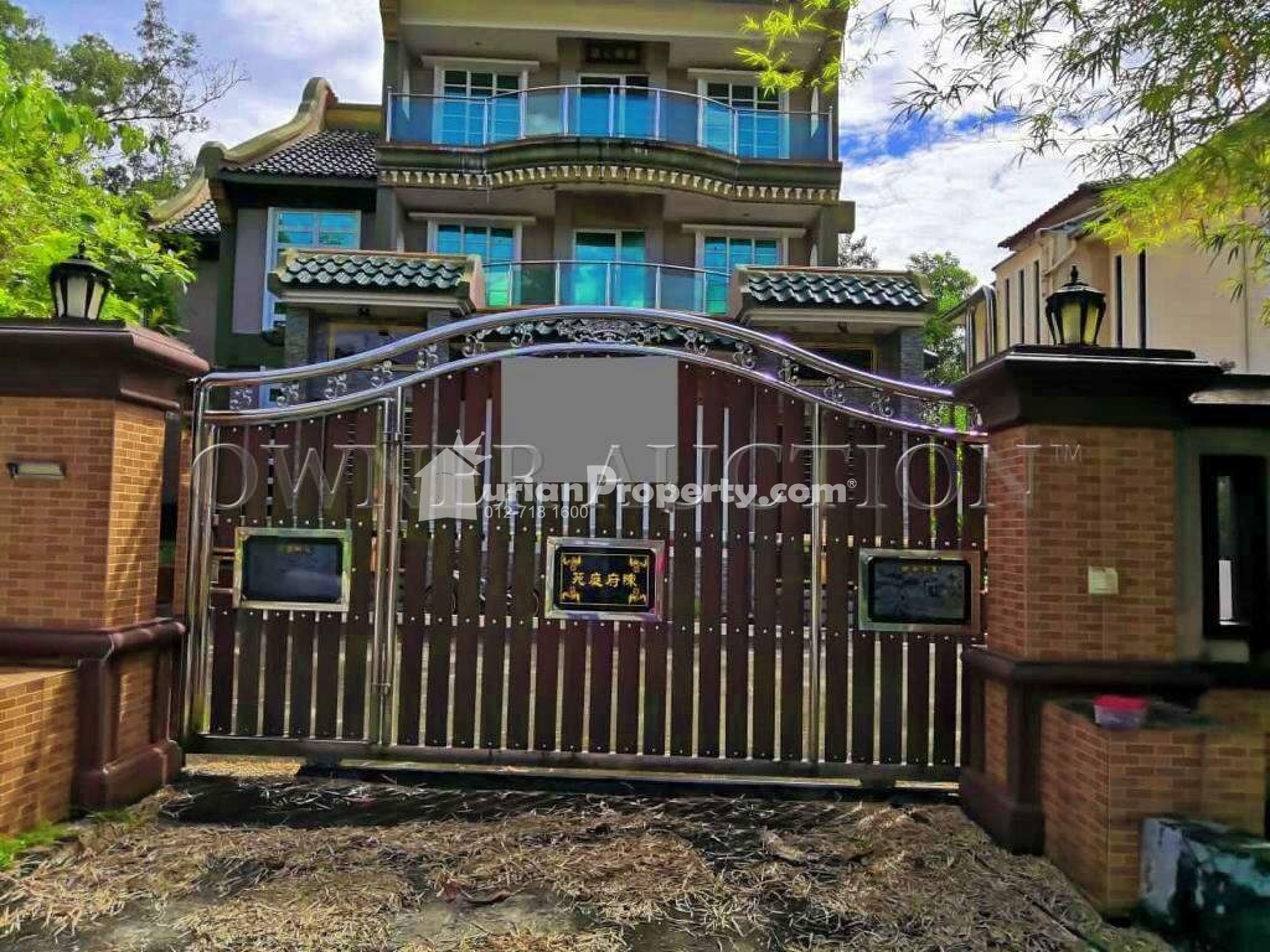 Bungalow House For Auction at Taman Lake View