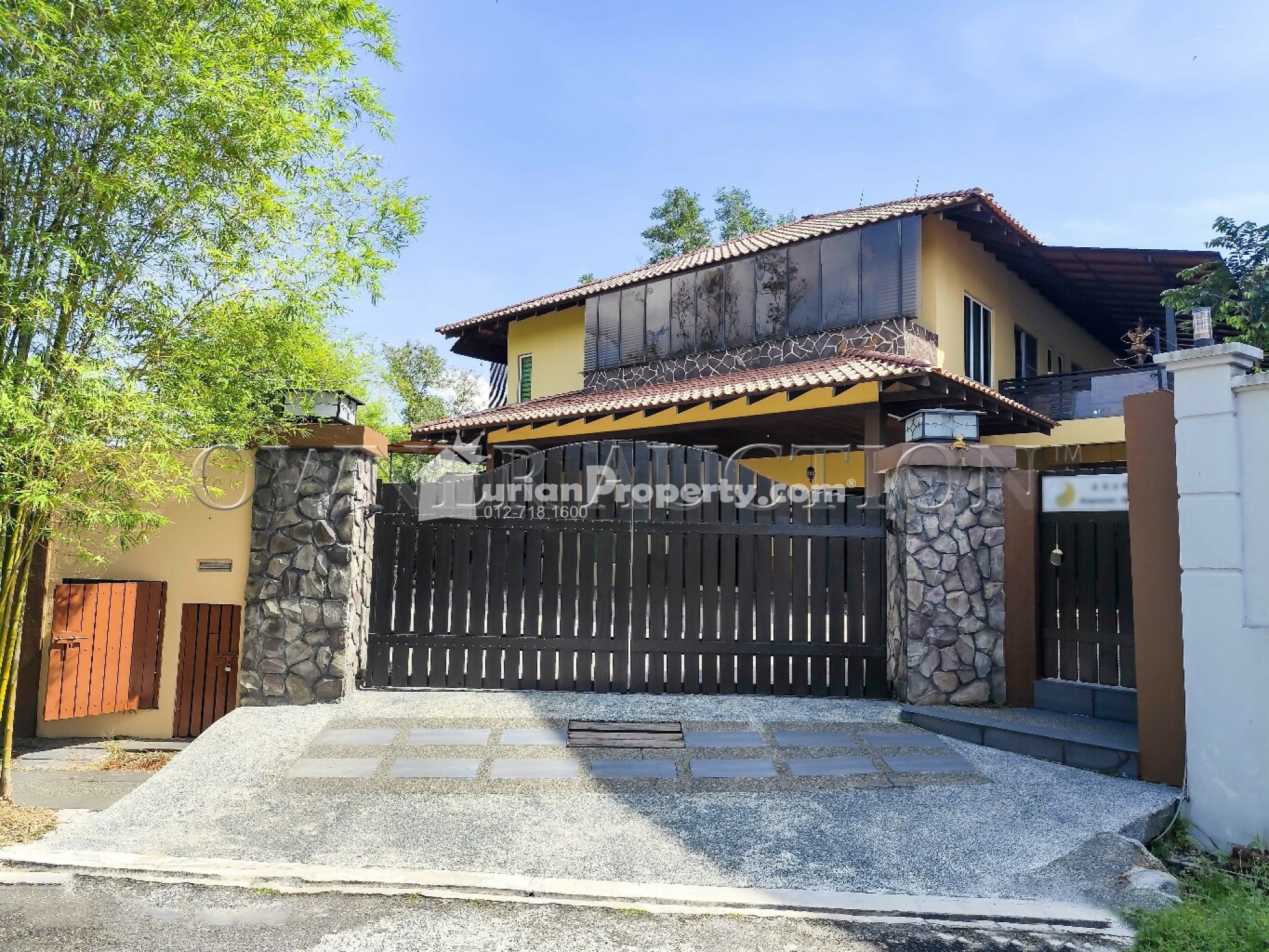 Bungalow House For Auction at Section 8