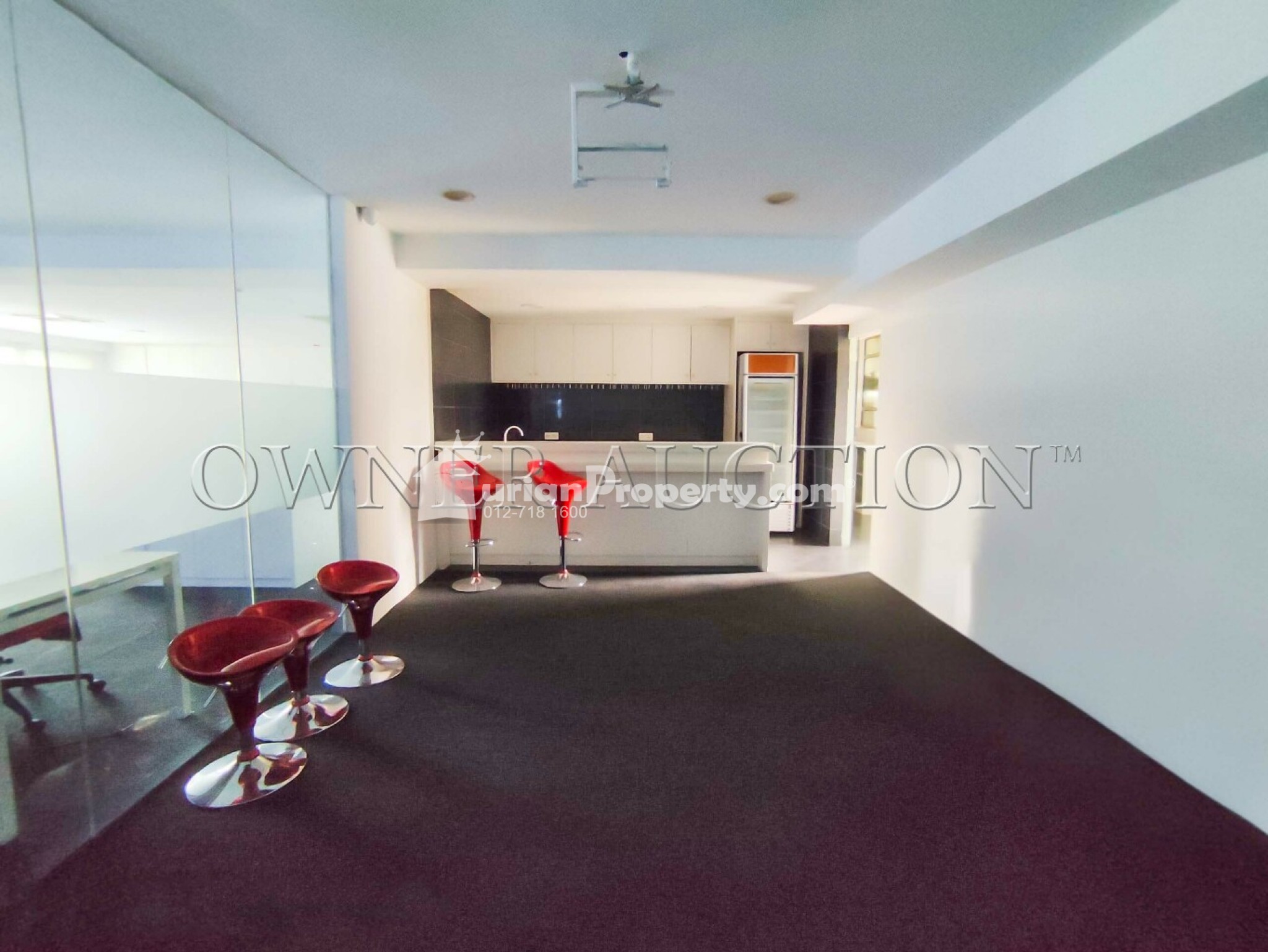 Shop Office For Auction at 3 Two Square