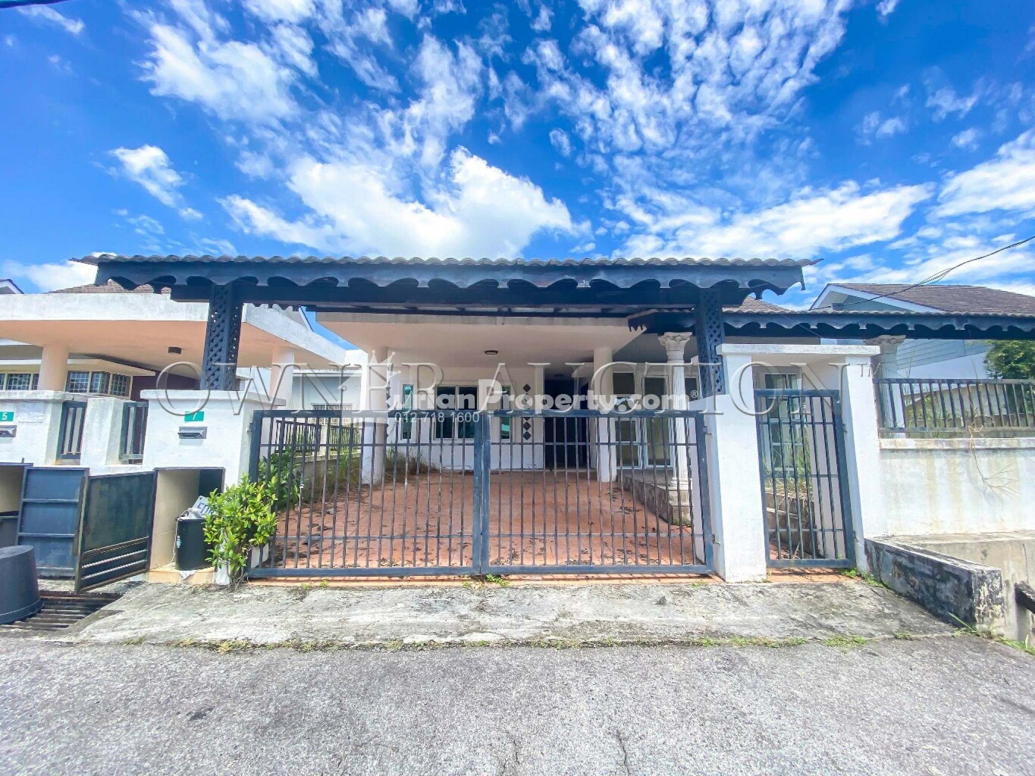 Bungalow House For Auction at Puncak Iskandar