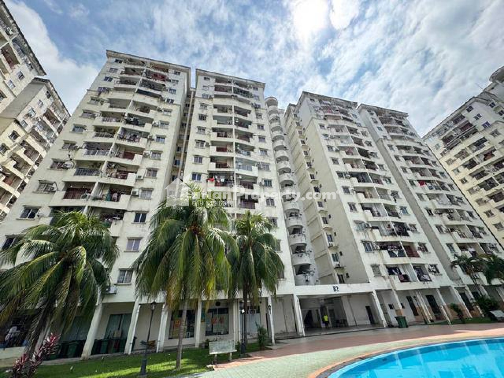 Apartment For Sale at Pandan Court