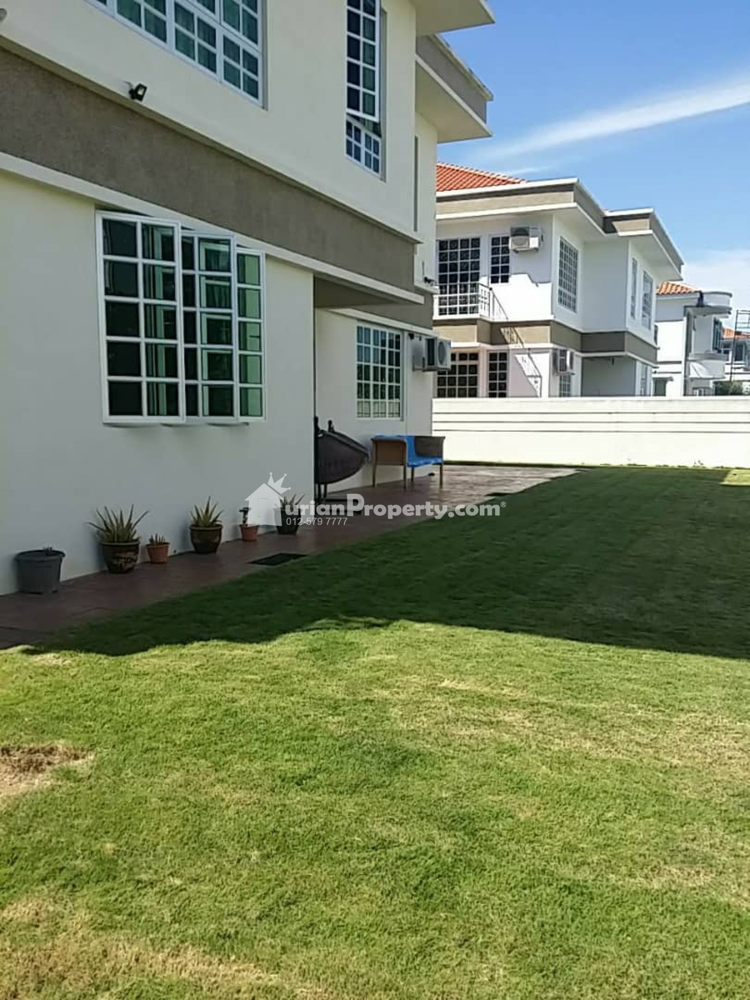 Bungalow House For Sale at Beverly Hills