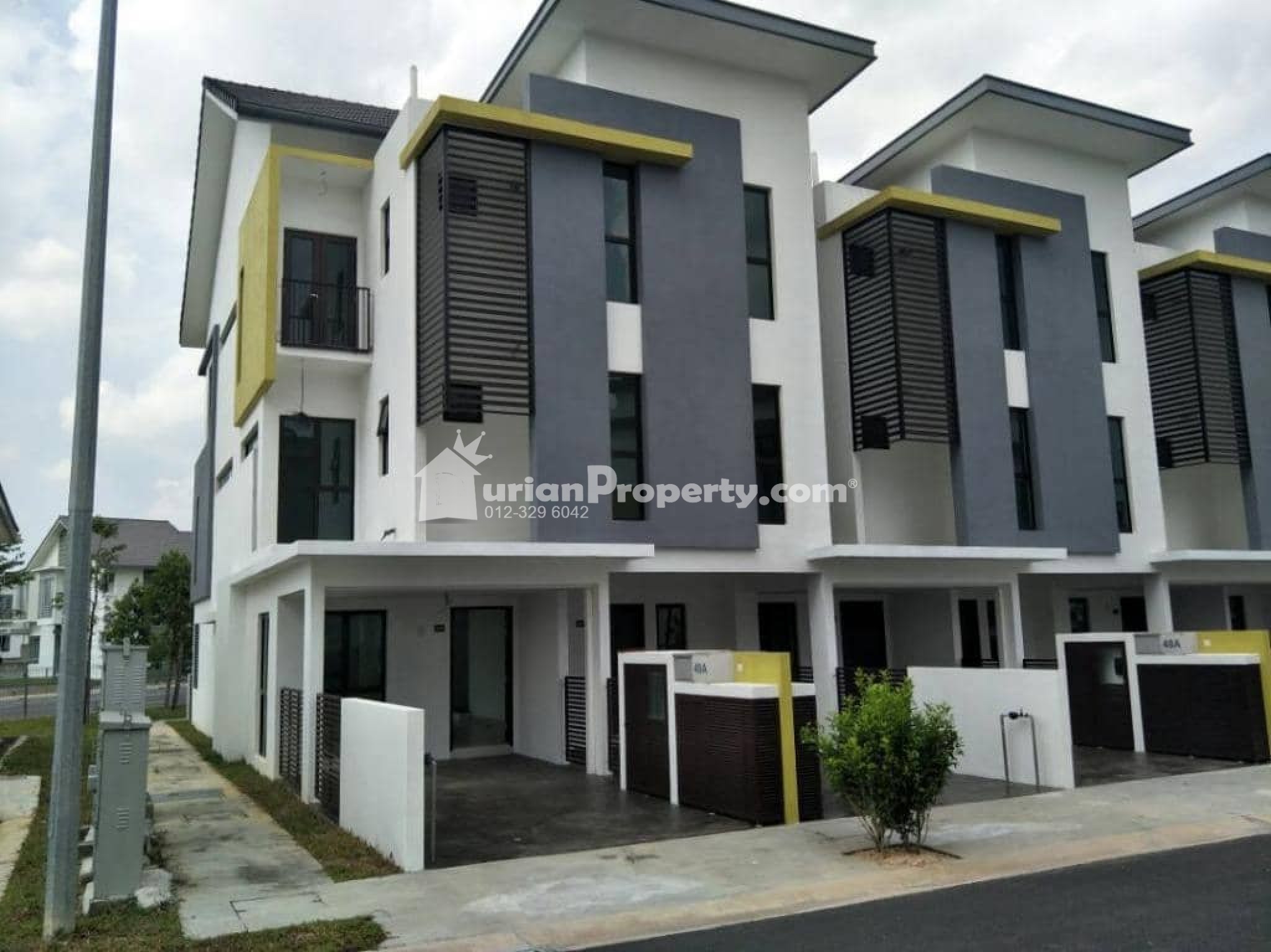 Townhouse For Sale at Cempaka Seri 2