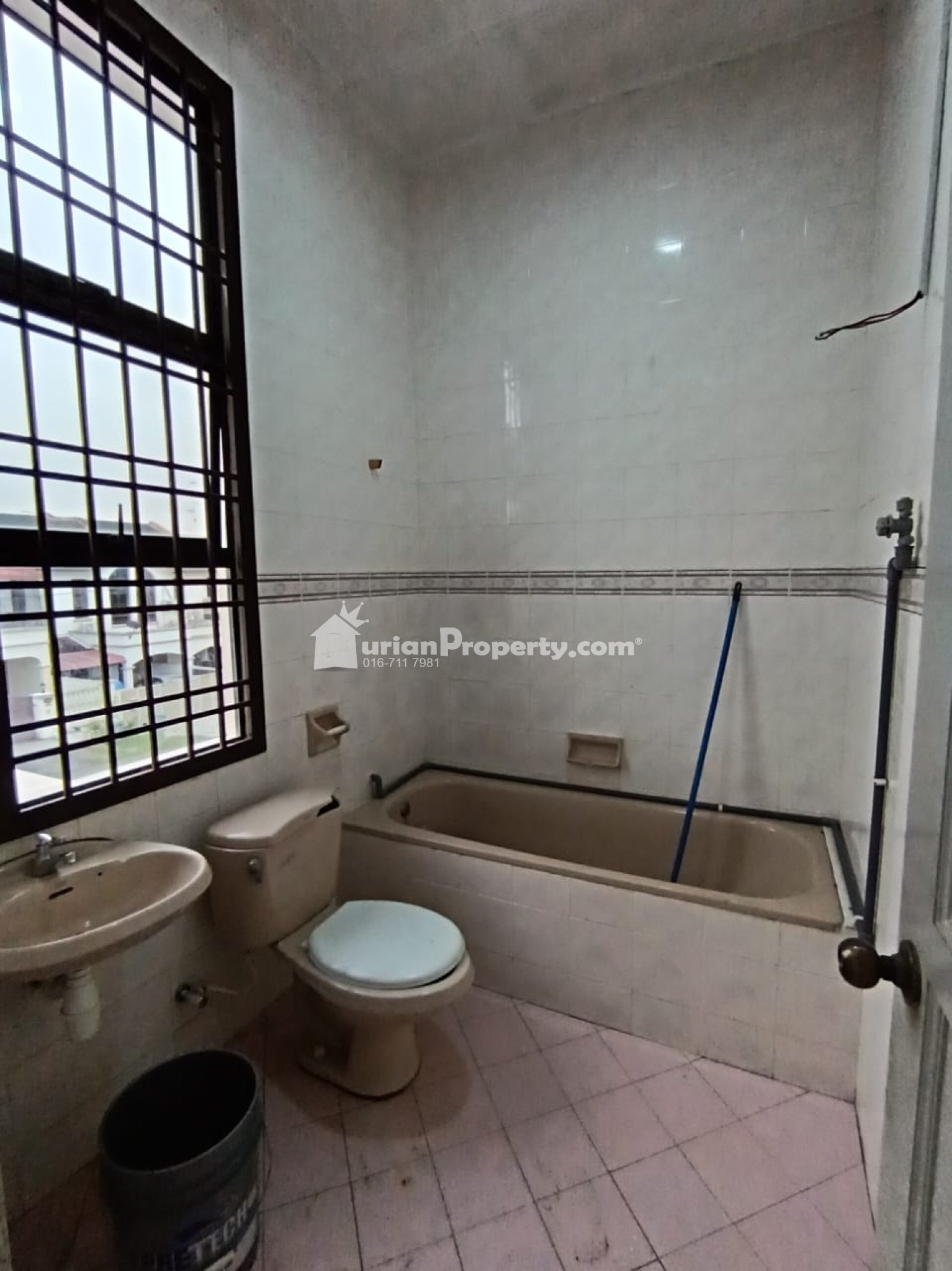 Terrace House For Rent at Taman Desa Cemerlang