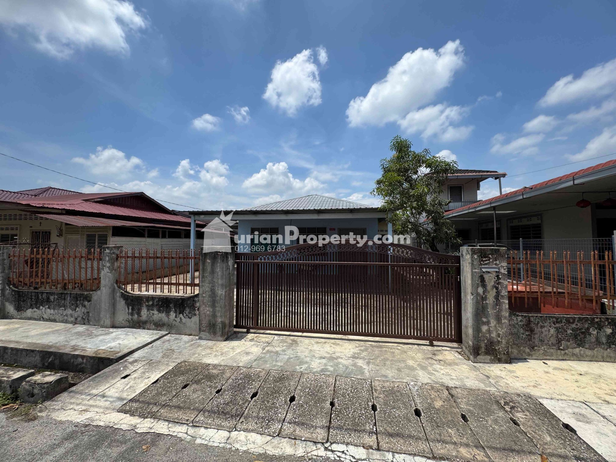 Bungalow House For Sale at Jelapang
