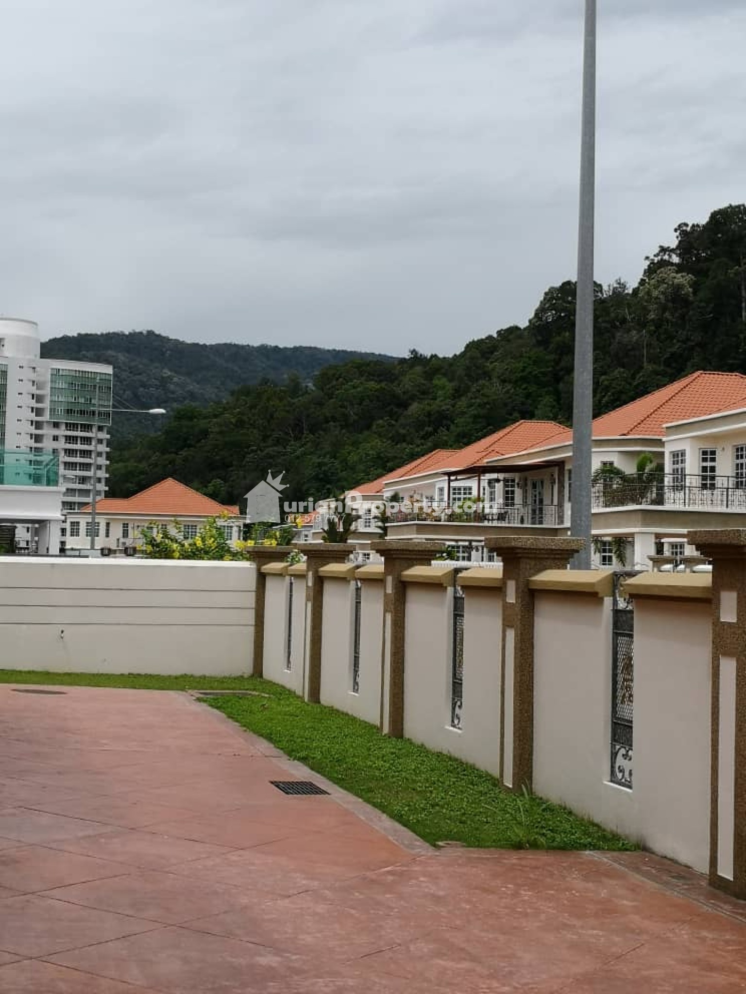 Bungalow House For Sale at Beverly Hills