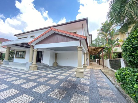 Bungalow House For Sale at Notting Hill