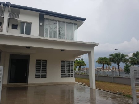 Terrace House For Sale at Fairfield Residences