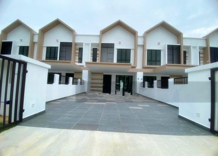 Terrace House For Rent at Section 35