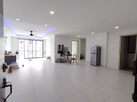 Condo For Sale at Treetops Residence