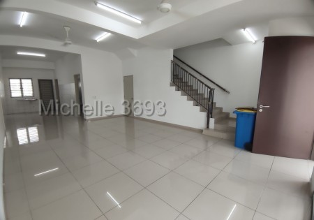 Terrace House For Rent at Penduline