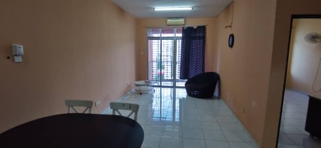 Condo For Sale at Diamond Regency