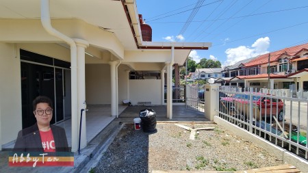 Terrace House For Rent at Taman Jindo