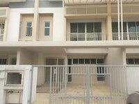 Terrace House For Sale at Chimes