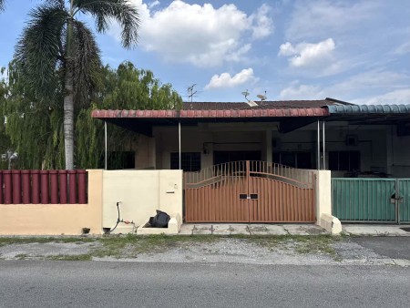 Terrace House For Rent at Taman Shukor