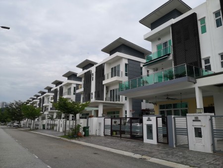 Semi D For Rent at Suria Villa