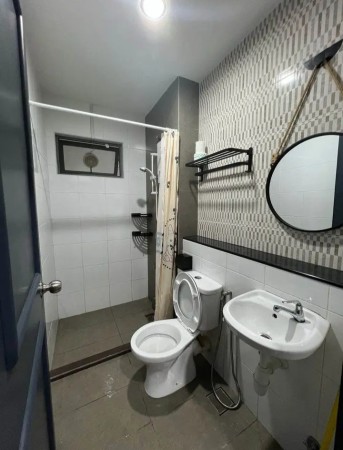 Condo Room for Rent at The Palladium