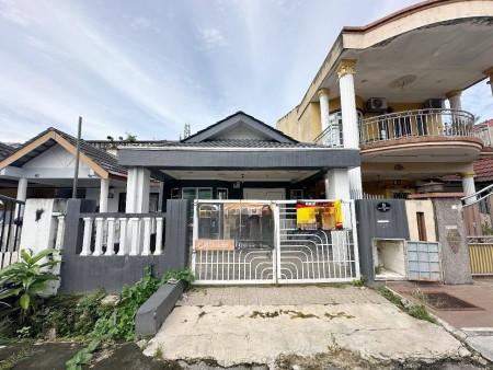 Apartment For Sale at Taman Pinggiran