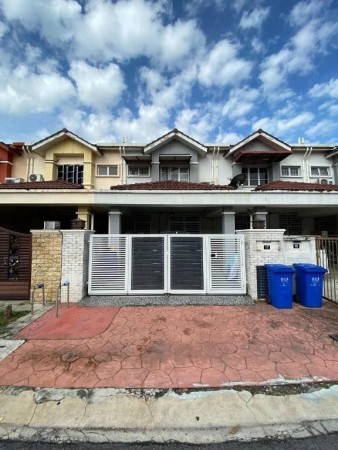 Terrace House For Sale at Section 32