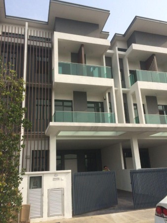 Terrace House For Sale at Pool Villas