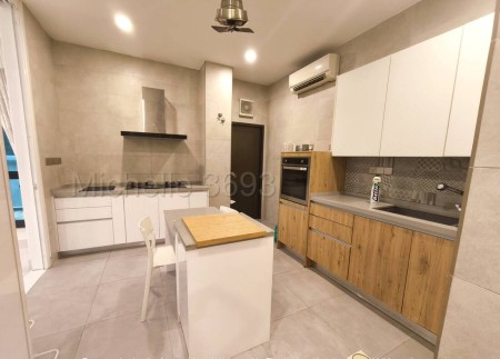 Semi D For Rent at Periwinkle