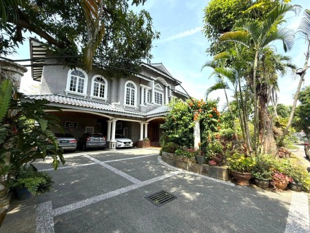Bungalow House For Sale at Saujana