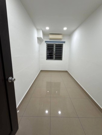 Condo Room for Rent at The Boulevard