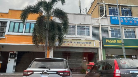 Shop For Rent at Taman Putra Prima