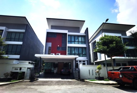 Bungalow House For Sale at Perdana Heights