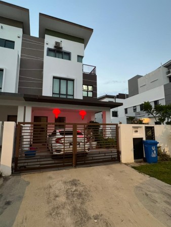 Terrace House For Sale at Setia Utama 2