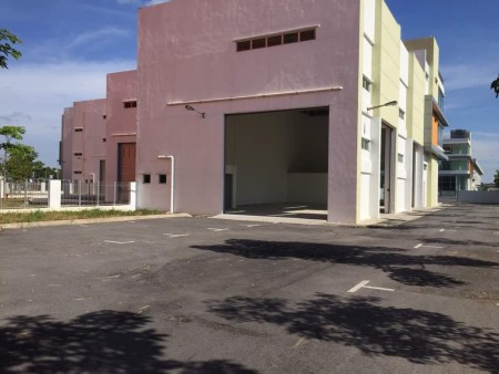 Semi-D Factory For Sale at Section 33