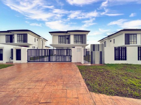 Bungalow House For Sale at Verdale
