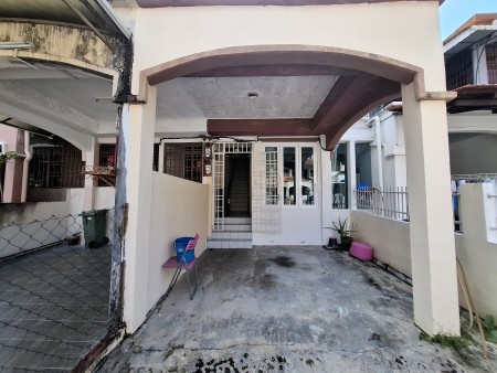 Townhouse For Sale at Desa Ria