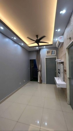 Condo Room for Rent at The Peak Residences