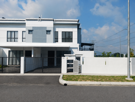 Terrace House For Sale at Queensbury