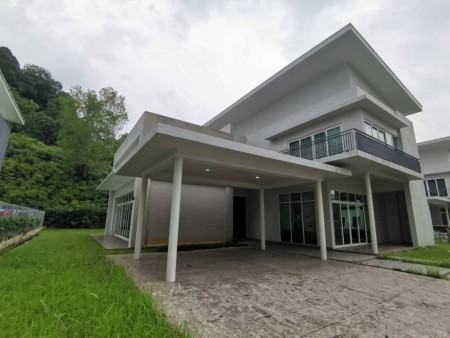 Bungalow House For Sale at Seksyen U10