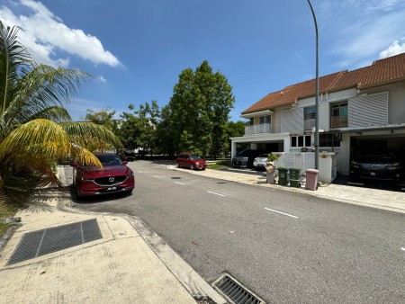 Terrace House For Sale at Precinct 14