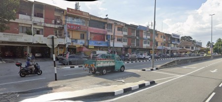 Bungalow House For Rent at Taman Sri Reko