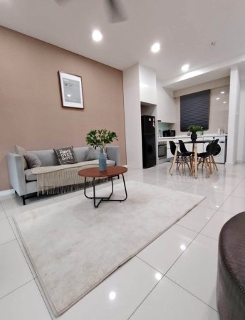 Condo Room for Rent at Putra Place