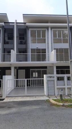 Terrace House For Sale at Bayu Heights 2