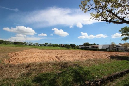 Bungalow Land For Sale at Leisure Farm Resort Residence