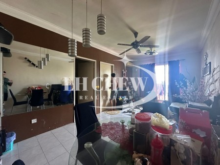 Condo For Sale at Relau Vista