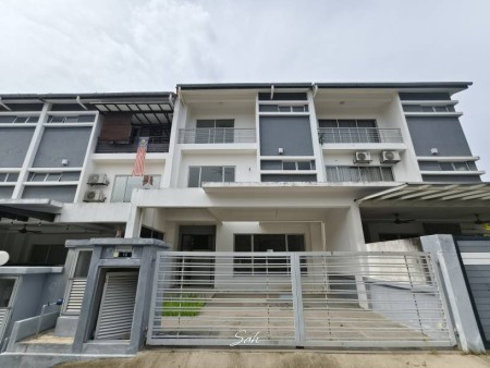 Terrace House For Sale at Fairfield Residences