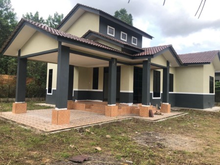 Bungalow House For Sale at Machang