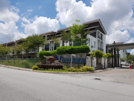 Terrace House For Rent at Tiara South