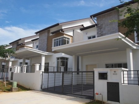 Bungalow House For Sale at Seksyen U10