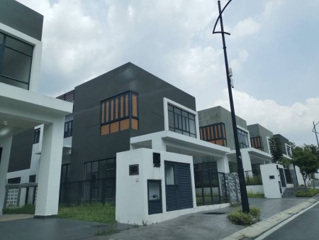 Bungalow House For Sale at Section 13