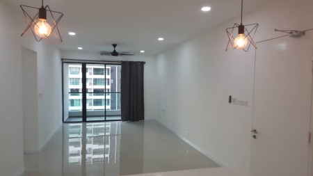 Condo For Sale at Paragon 3